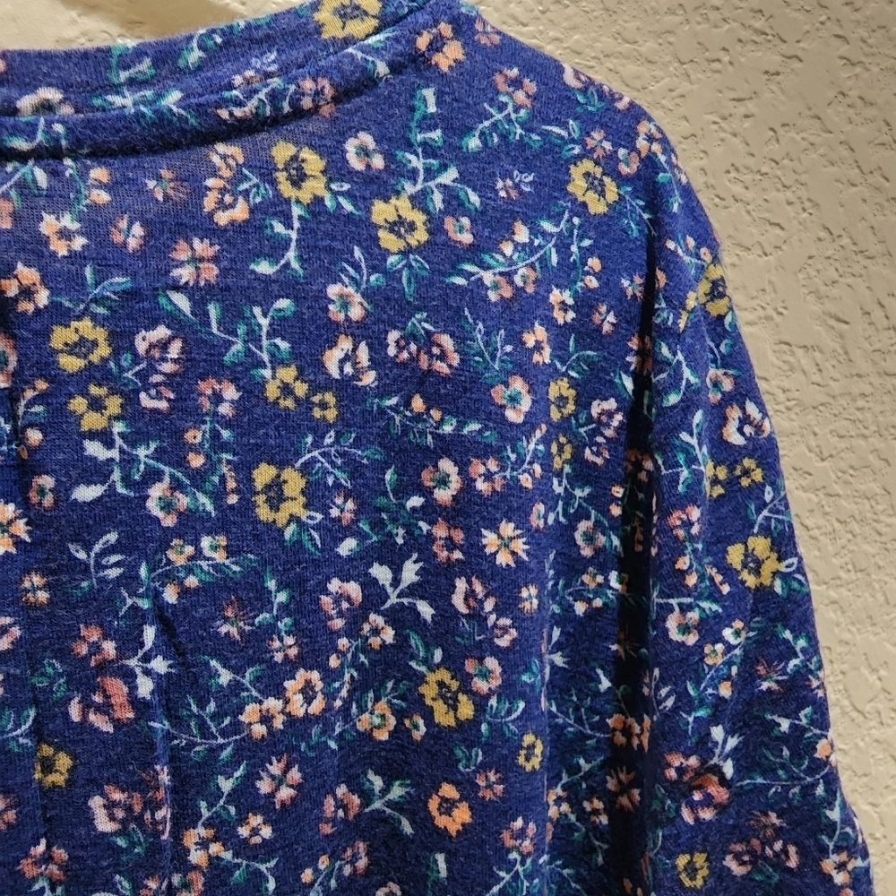 SO Blue floral short sleeve shirt Size small - Picture 8 of 9
